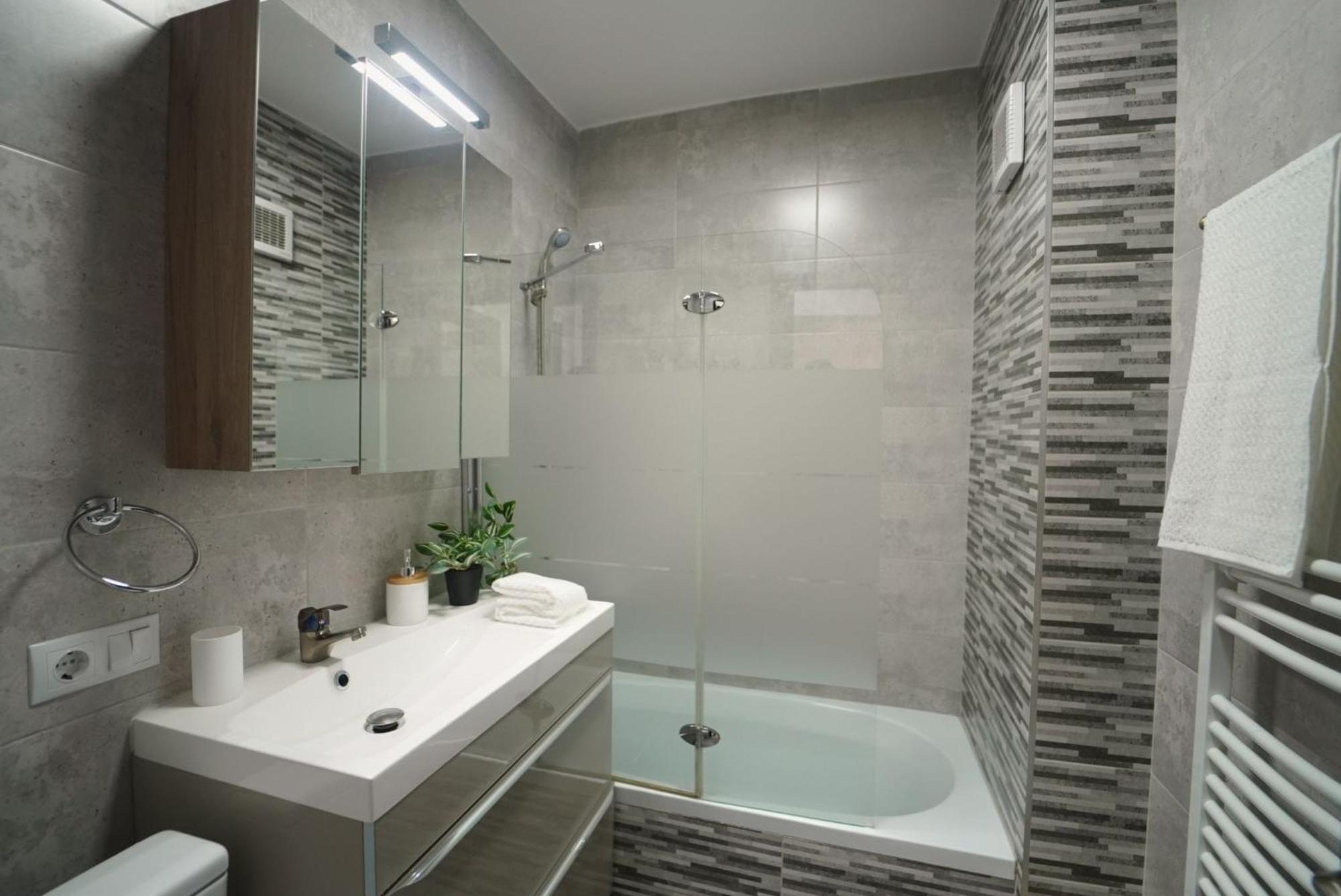 Luxury Apartament Ultracentral Of Suceava Esplanada Buitenkant foto