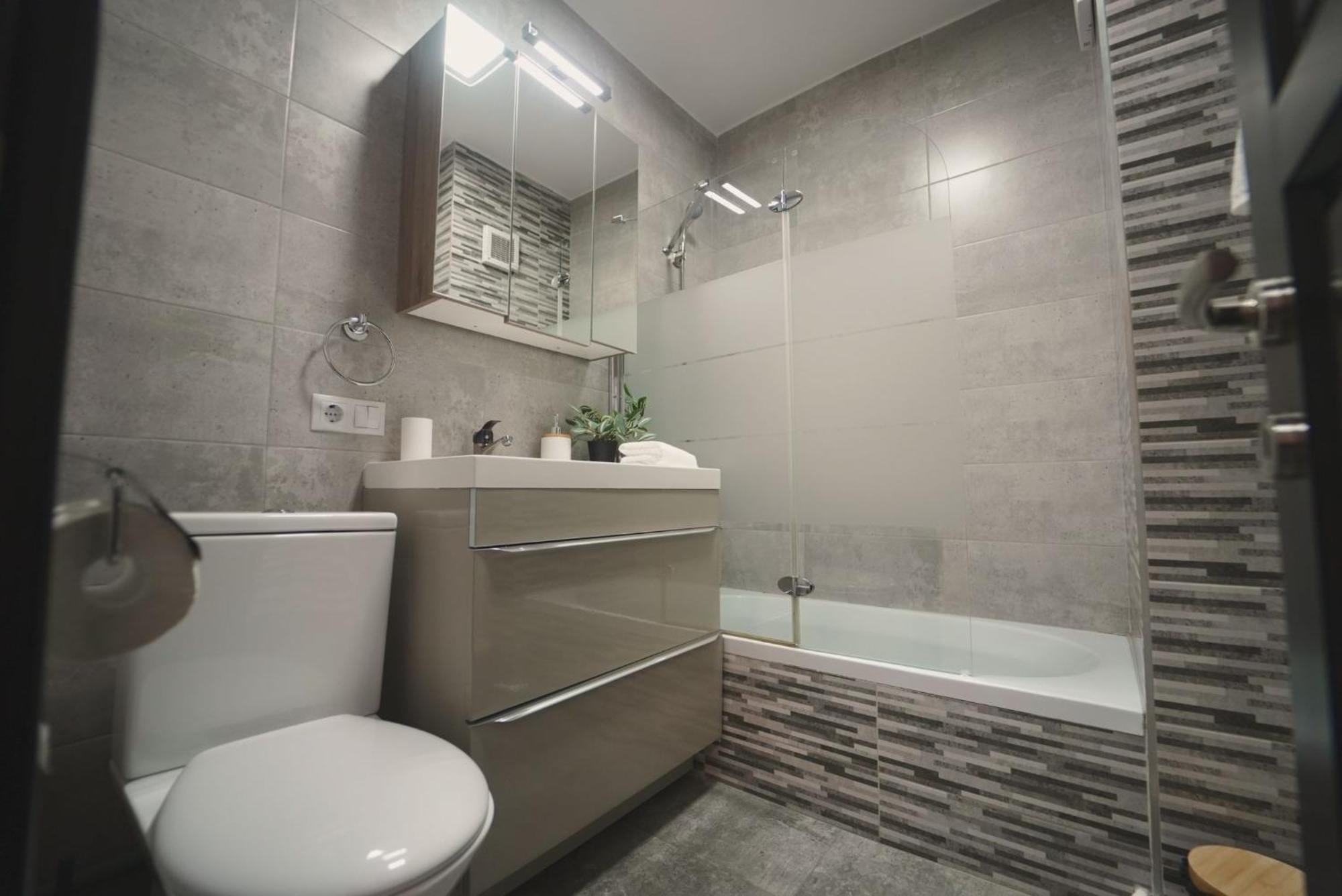 Luxury Apartament Ultracentral Of Suceava Esplanada Buitenkant foto