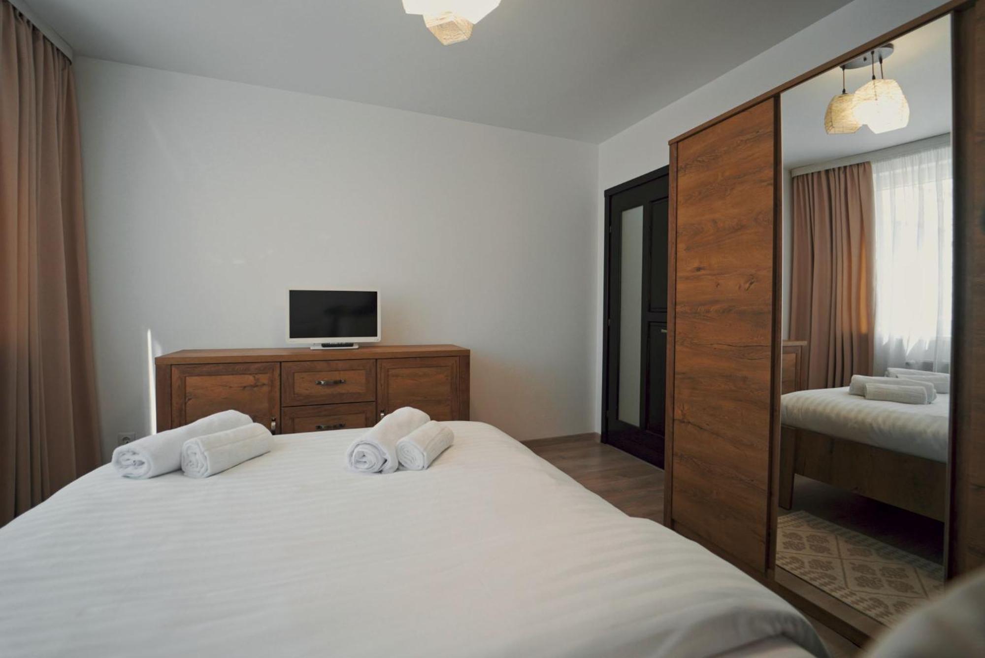 Luxury Apartament Ultracentral Of Suceava Esplanada Buitenkant foto