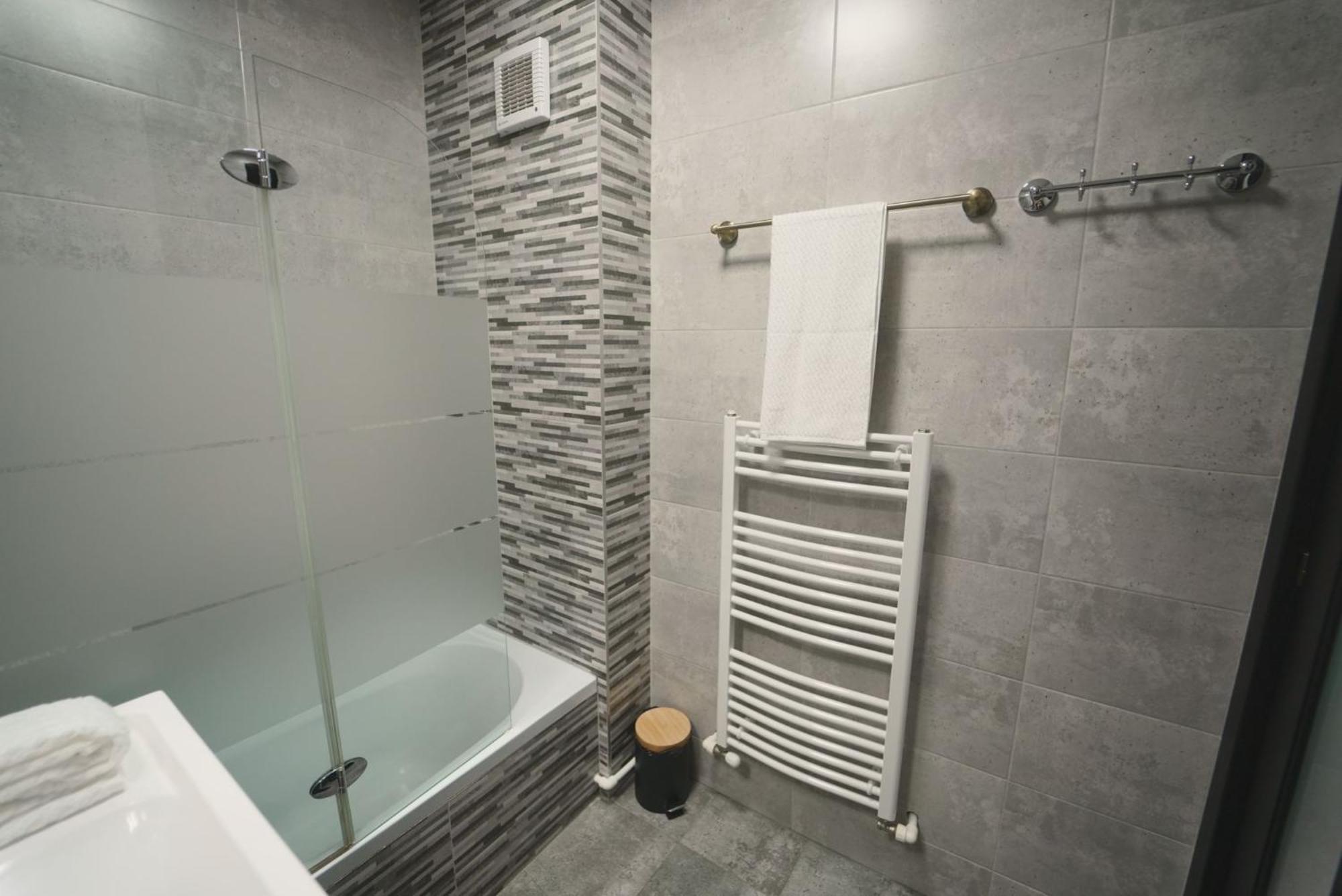 Luxury Apartament Ultracentral Of Suceava Esplanada Buitenkant foto