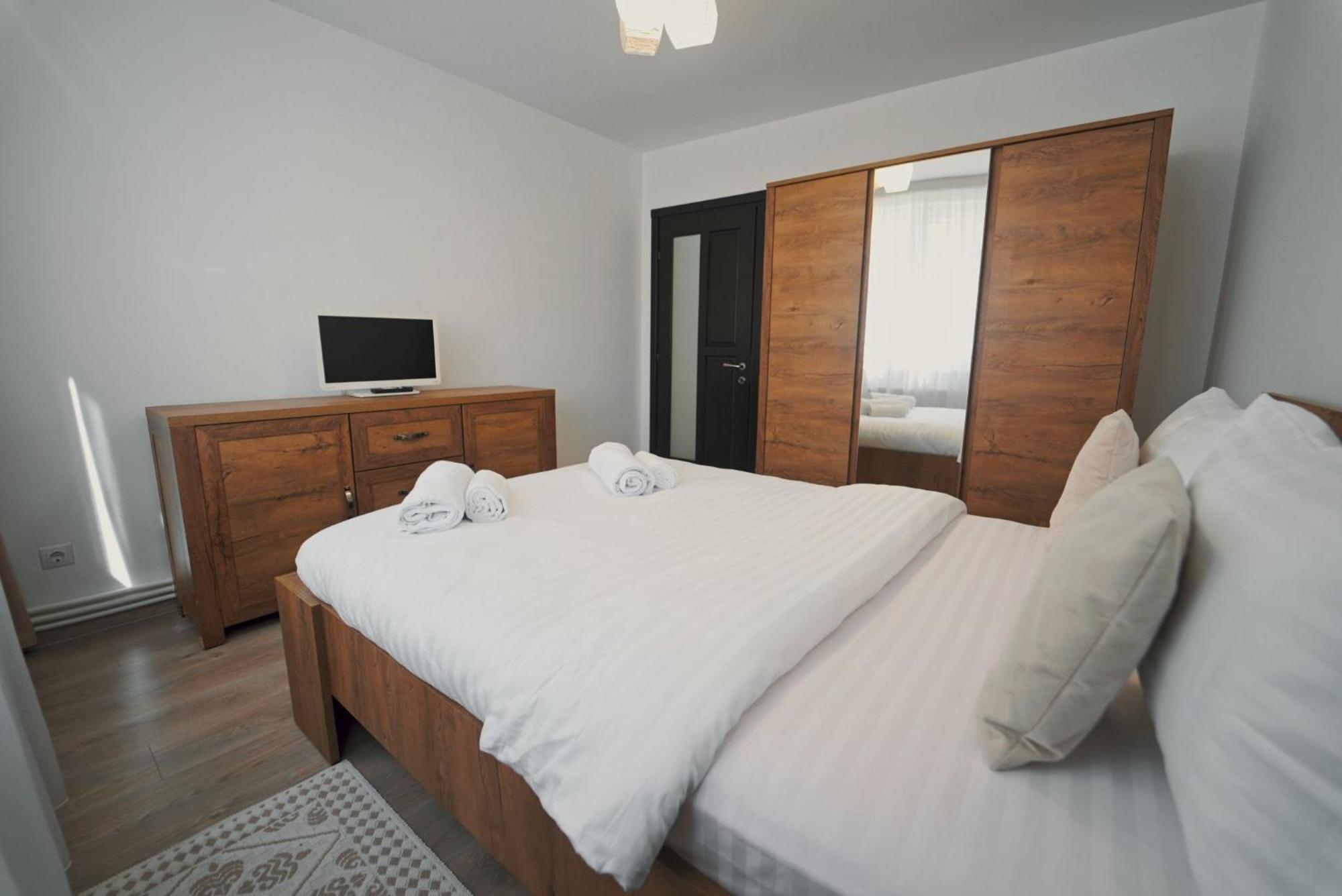 Luxury Apartament Ultracentral Of Suceava Esplanada Buitenkant foto