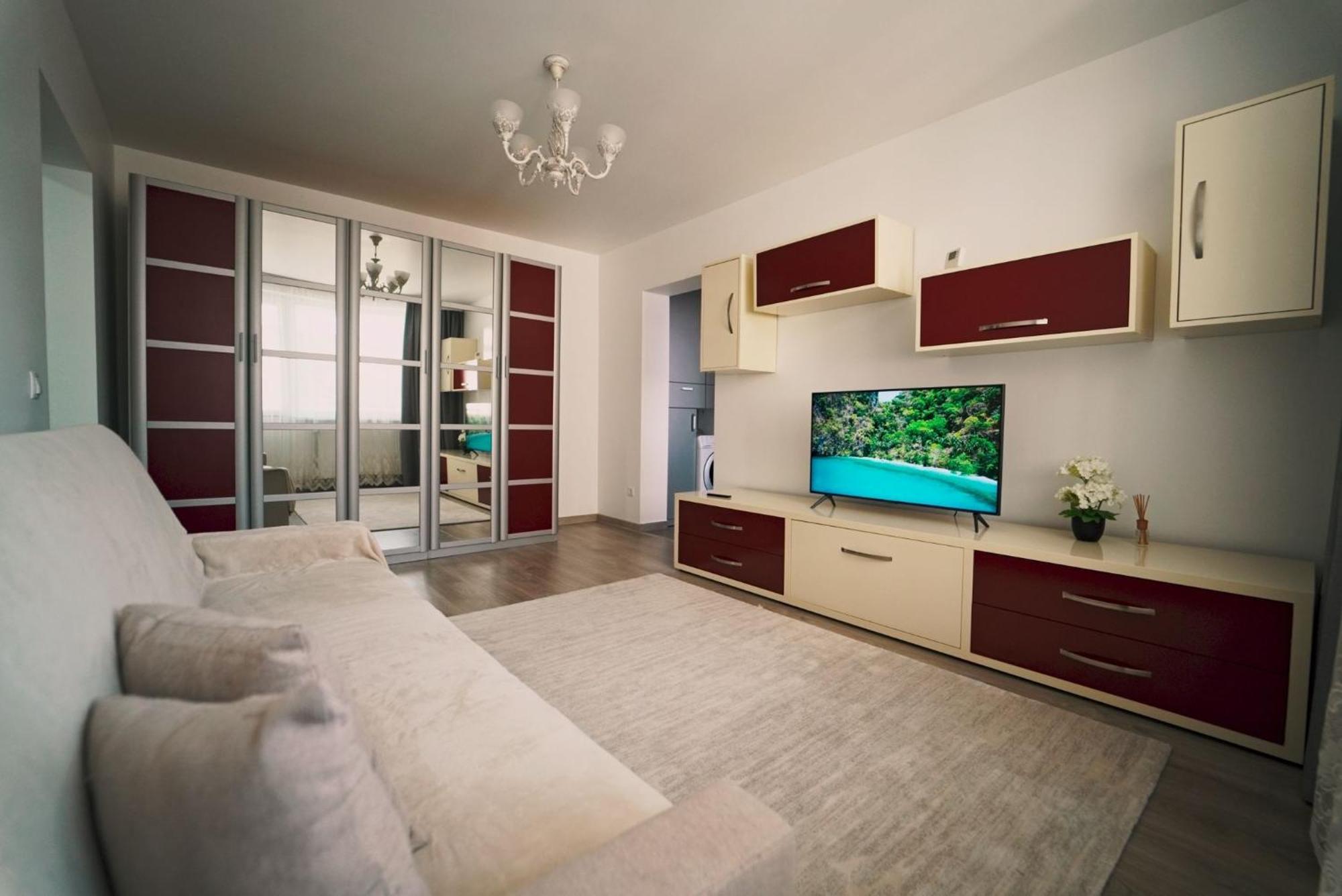 Luxury Apartament Ultracentral Of Suceava Esplanada Buitenkant foto