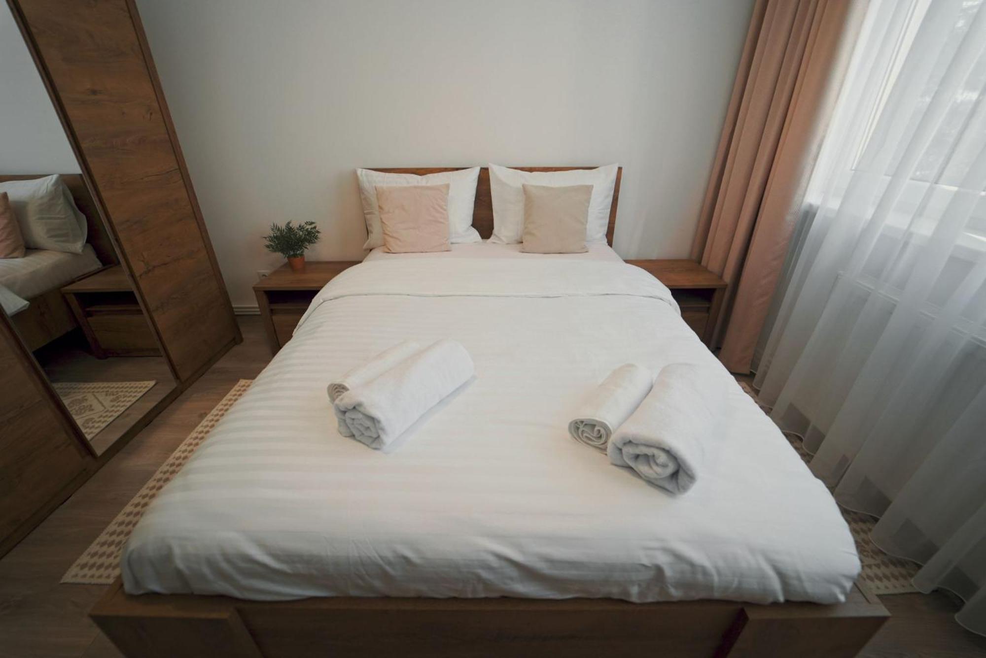 Luxury Apartament Ultracentral Of Suceava Esplanada Buitenkant foto